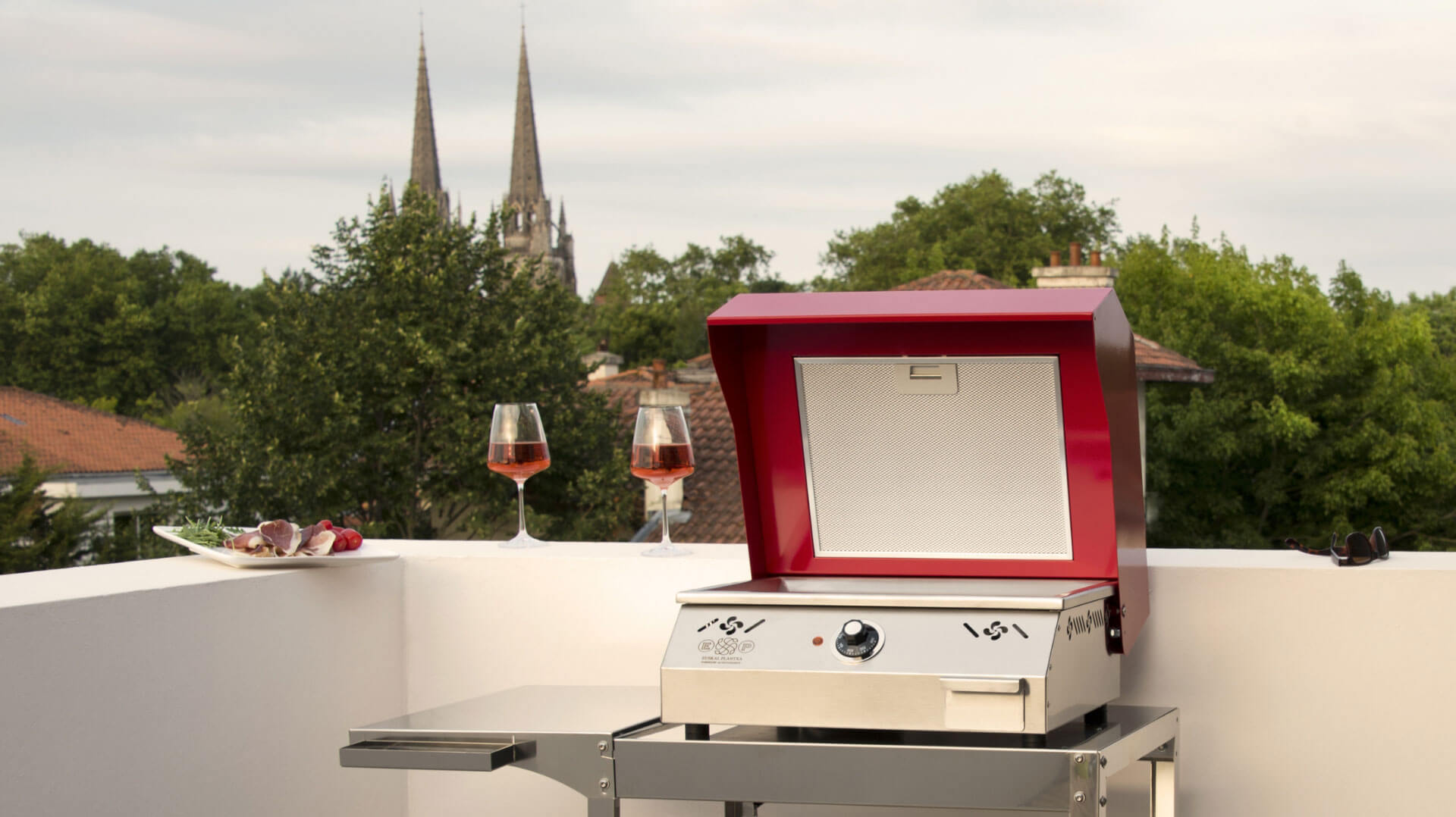 Plancha fonte ou inox Laquelle choisir en 2024 ? Comparatif